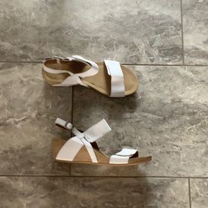 Ladies Clark’s Sandals